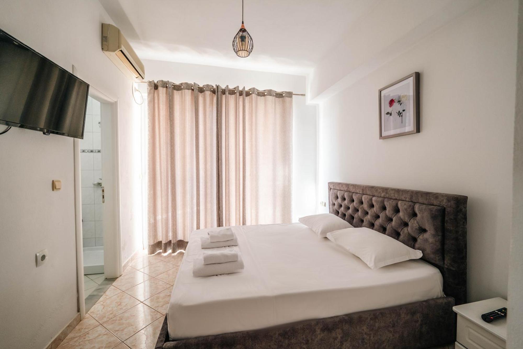 Alnes Hotel Саранде Екстериор снимка